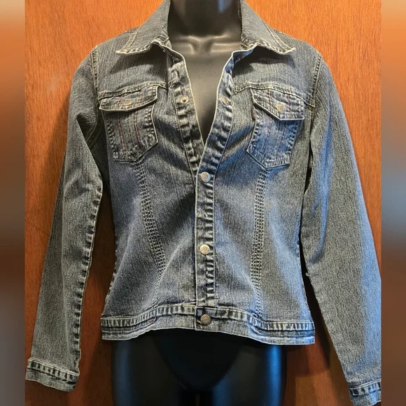 HOST PICK!๐๐Arrow Car stretchy Denim Jacket with snaps szL - Picture 2 of 8
